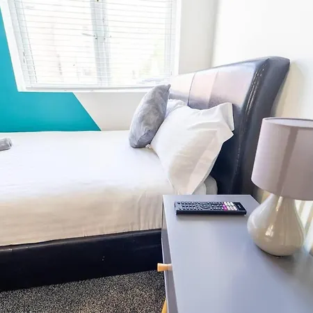 Cosy Spacious Available Birmingham